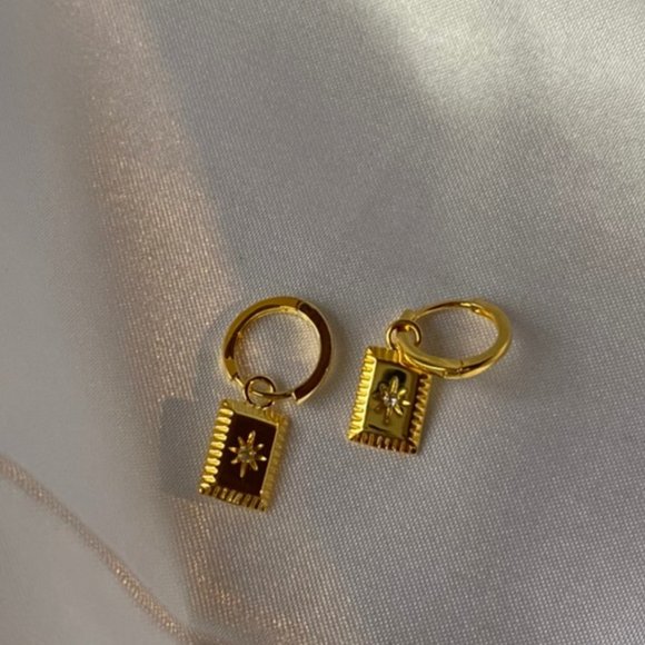 925 Sterling Silver Sun Star Earrings - Picture 2 of 3